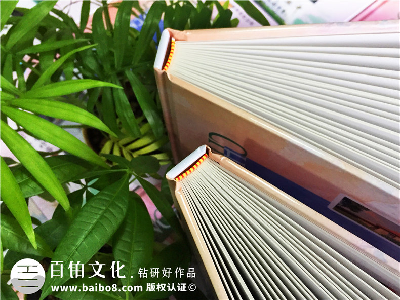 高中畢業(yè)紀(jì)念冊(cè)的難忘 完成我和同學(xué)的高中畢業(yè)紀(jì)念冊(cè)制作是正確的抉擇