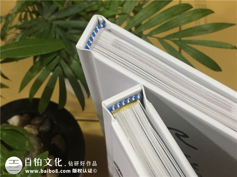 40年同學聚會紀念冊居然這么做,只有他們敢用這么大膽的色彩!