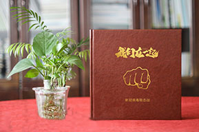 疫情紀念品：設(shè)計專業(yè)的紀念冊 抗擊疫情英雄事跡紀念冊怎么做？