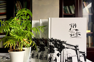 在中學(xué)、大學(xué)的青春紀(jì)念冊制作 代表青春記憶的畢業(yè)紀(jì)念冊思考與感悟