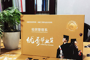 去哪里制作大學(xué)畢業(yè)紀念冊 記錄你我、記錄青春的大學(xué)紀念冊